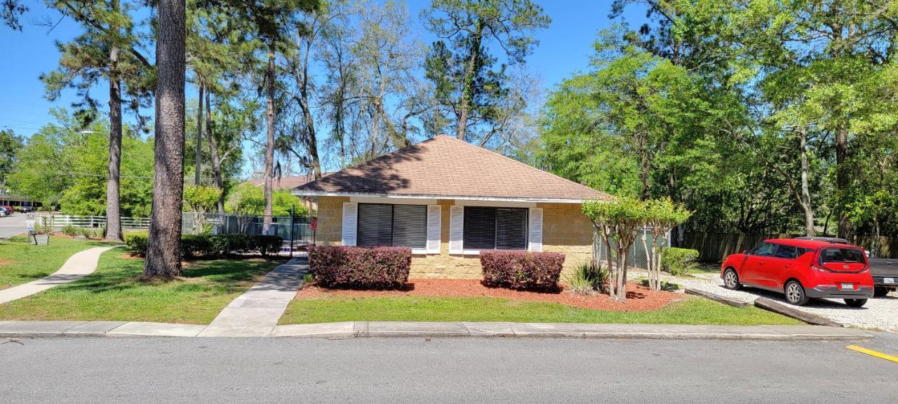 Beautiful Townhouse 2 Bedrooms 1 And A Half Bathrooms Next To Butler Plaza 1 Mile To Uf Gainesville Exterior photo